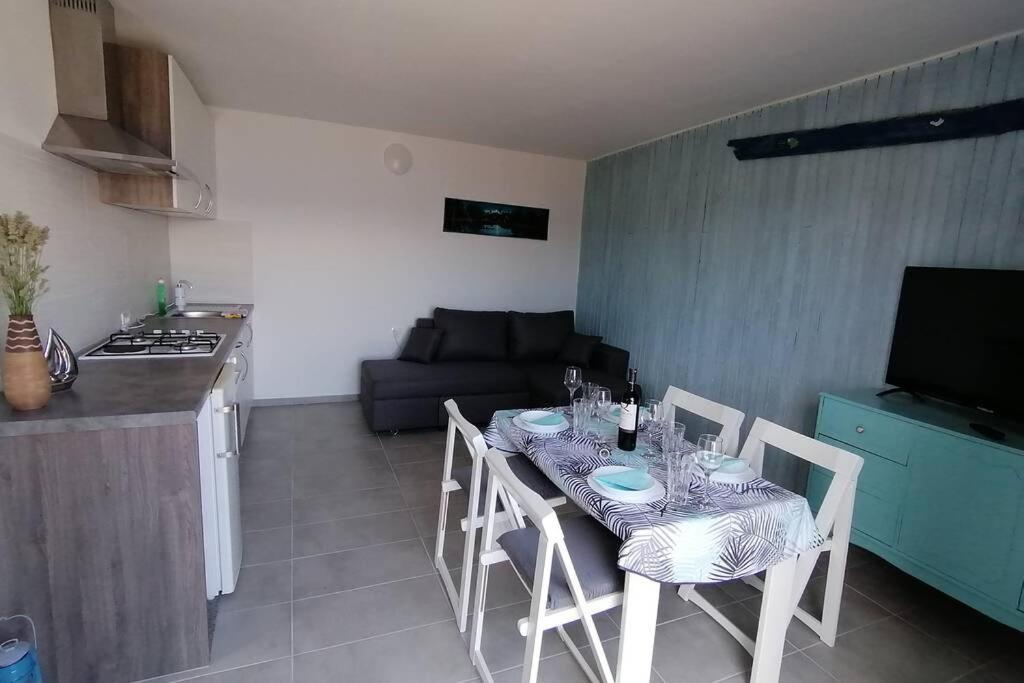 Apartment By The Sea- Santa Marina Rasa Exterior photo